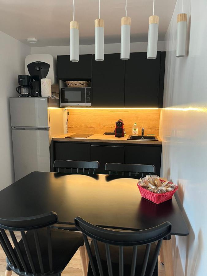 Appartement De La Fontaine A La Tour Du Pin Hyper Centre Parking Prive Εξωτερικό φωτογραφία